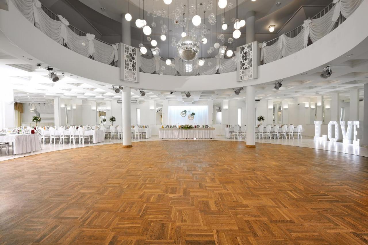 Hotel Agat Piotrków Trybunalski Exteriör bild