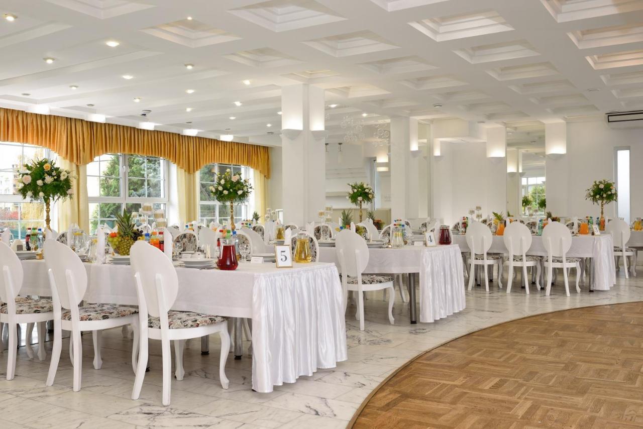 Hotel Agat Piotrków Trybunalski Exteriör bild