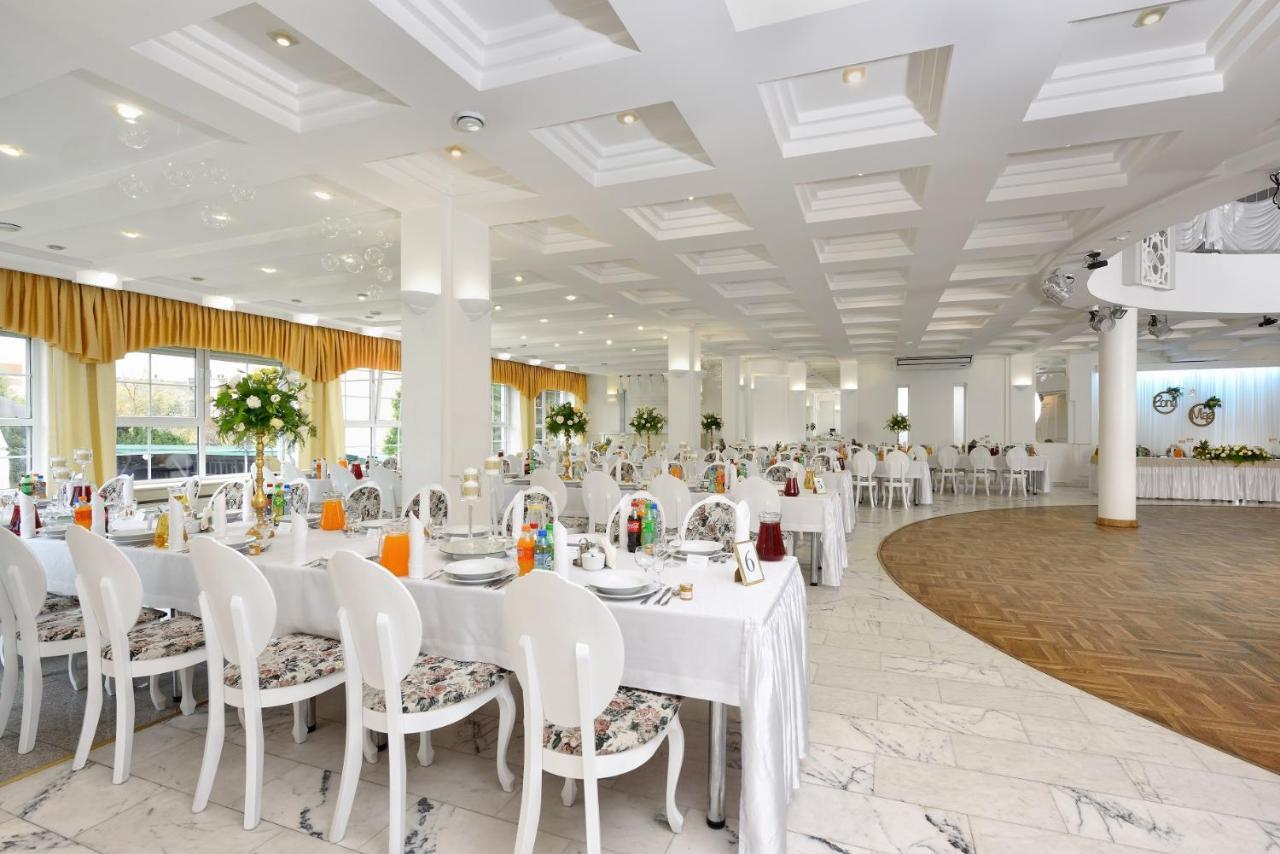 Hotel Agat Piotrków Trybunalski Exteriör bild