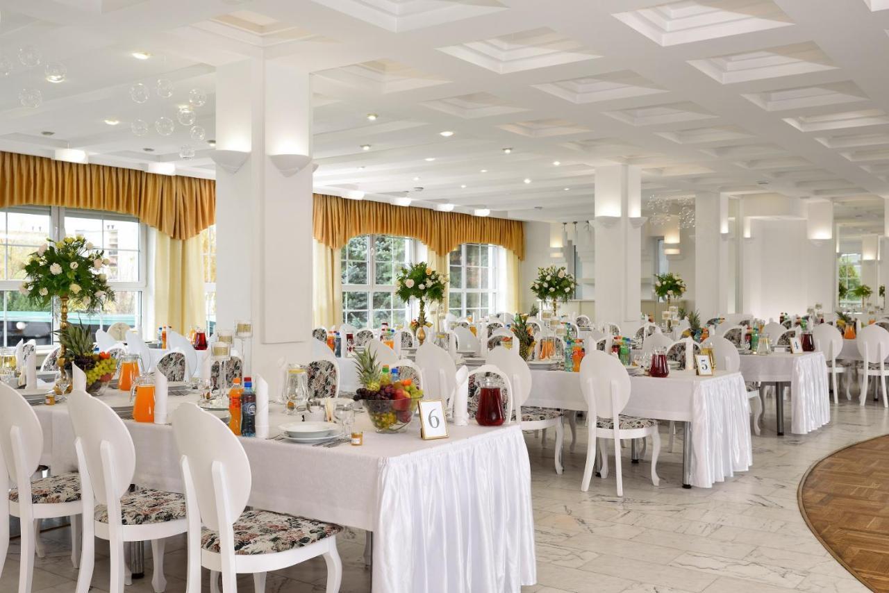 Hotel Agat Piotrków Trybunalski Exteriör bild