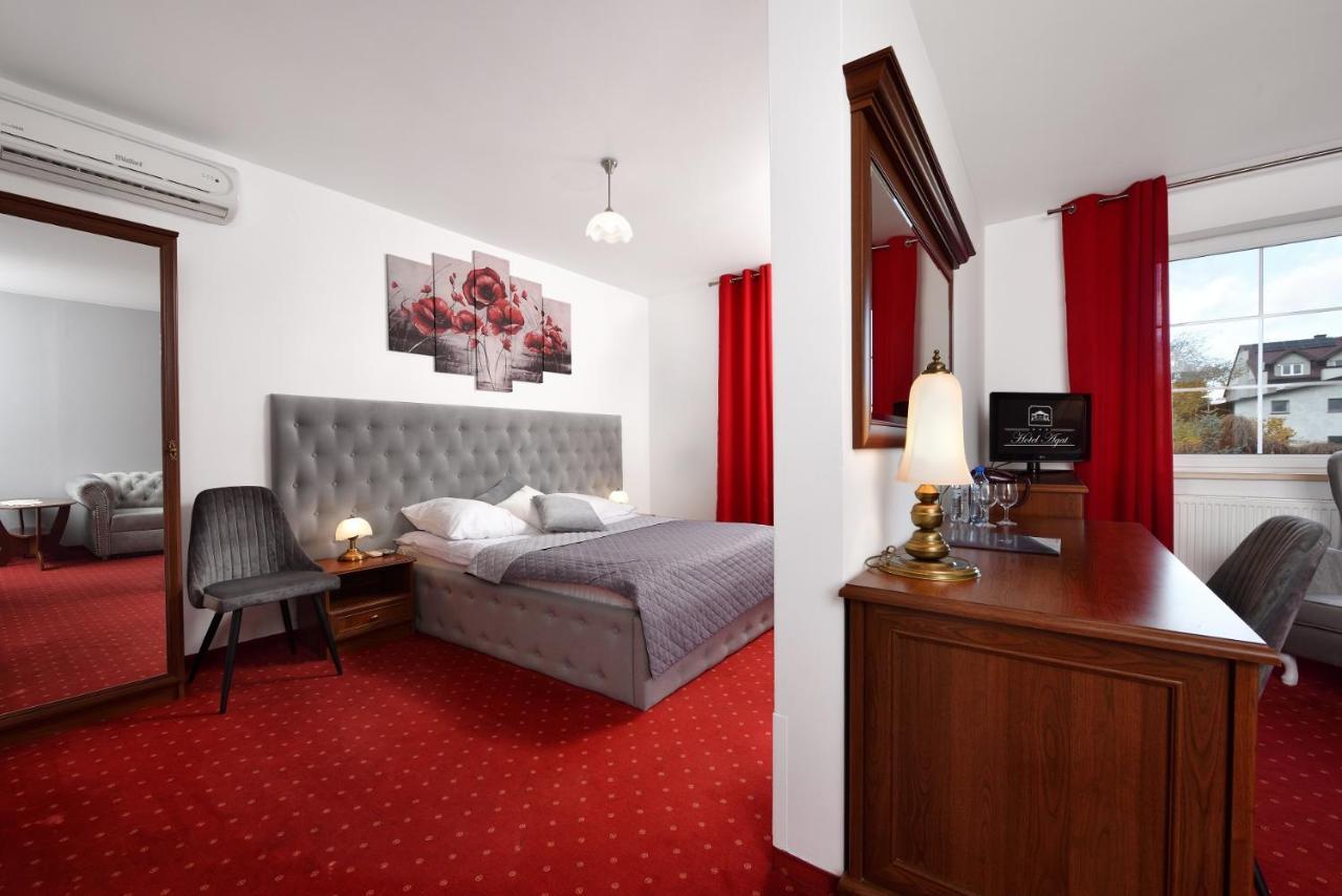 Hotel Agat Piotrków Trybunalski Exteriör bild