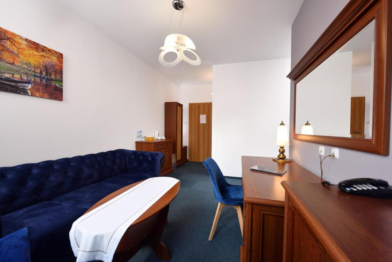 Hotel Agat Piotrków Trybunalski Exteriör bild